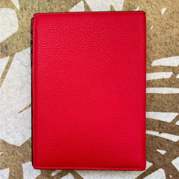 PINK VICTORIA’S SECRET GOLD STUDDED PASSPORT ID HOLDER 💋 - Picture 5 of 7